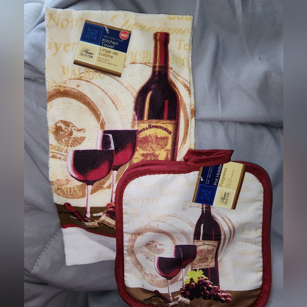 New Kitchen towel/2pack potholders. Great set to ad to your decor in your home